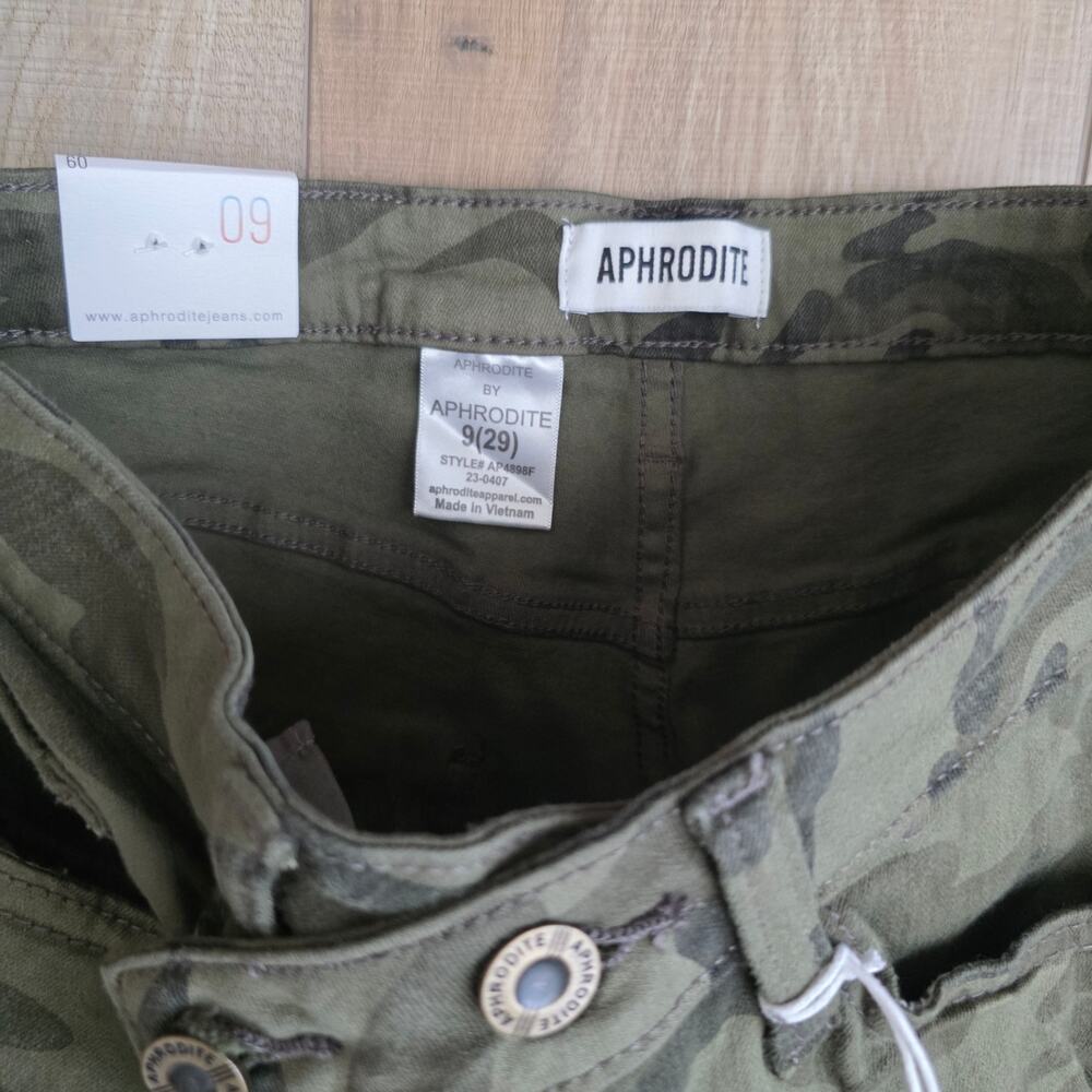Aphrodite Crossover High Waisted Distressed Loose Camo Green Jeans Women Sz 9/29 - Picture 10 of 14